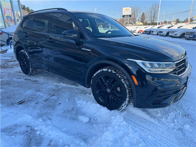 2022 Volkswagen Tiguan Comfortline R-Line Black Edition (Stk: 25-108-1) in Pembroke - Image 9 of 23
