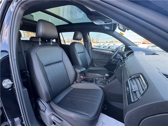 2022 Volkswagen Tiguan Comfortline R-Line Black Edition (Stk: 25-108-1) in Pembroke - Image 14 of 23