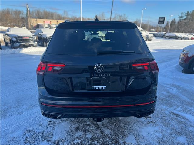 2022 Volkswagen Tiguan Comfortline R-Line Black Edition (Stk: 25-108-1) in Pembroke - Image 6 of 23