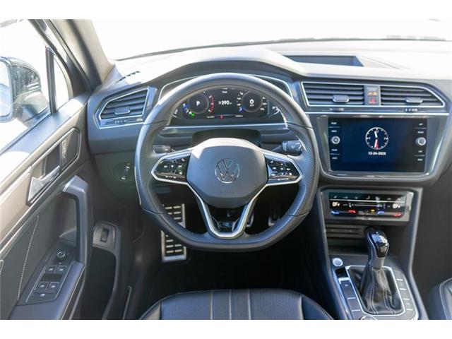 2022 Volkswagen Tiguan Comfortline R-Line Black Edition (Stk: V25461) in Waterloo - Image 12 of 20