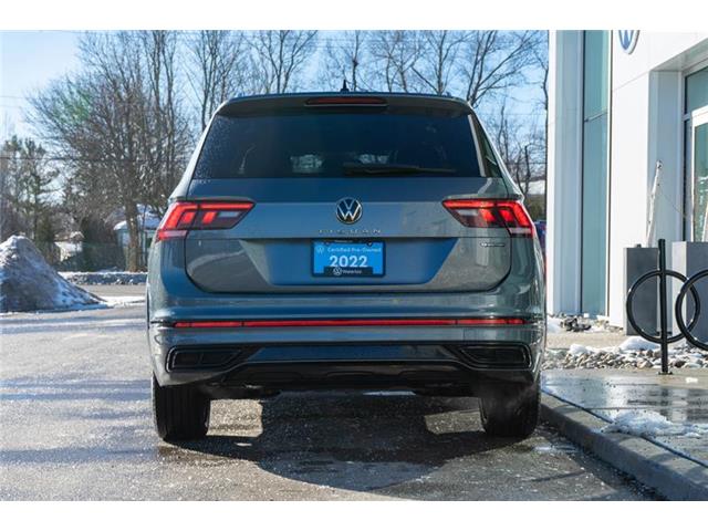 2022 Volkswagen Tiguan Comfortline R-Line Black Edition (Stk: V25461) in Waterloo - Image 7 of 20