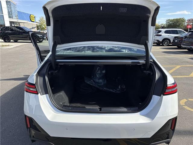 2026 BMW 550e xDrive (Stk: B2608) in Sarnia - Image 21 of 26