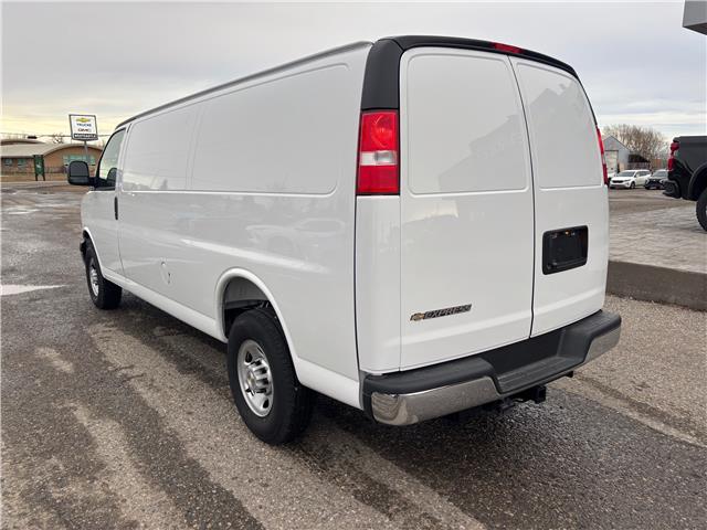 2025 Chevrolet Express 3500 Work Van (Stk: 25EX32809) in Pincher Creek - Image 3 of 13