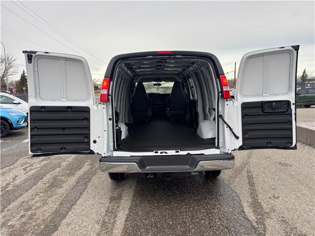 2025 Chevrolet Express 3500 Work Van (Stk: 25EX32809) in Pincher Creek - Image 5 of 13