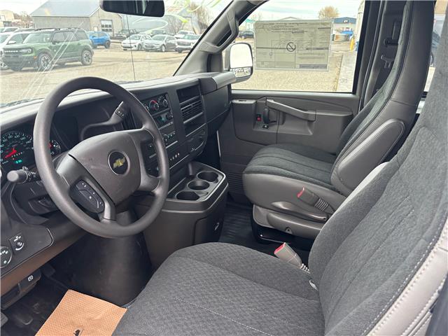 2025 Chevrolet Express 3500 Work Van (Stk: 25EX32809) in Pincher Creek - Image 9 of 13