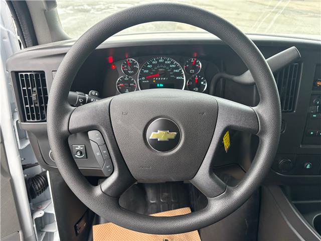2025 Chevrolet Express 3500 Work Van (Stk: 25EX32809) in Pincher Creek - Image 12 of 13
