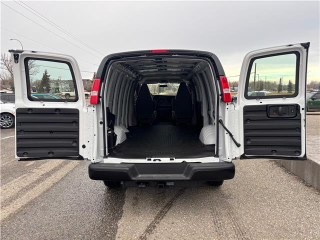 2025 Chevrolet Express 3500 Work Van (Stk: 25EX37235) in Pincher Creek - Image 5 of 12