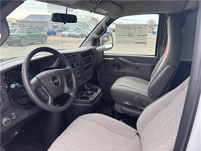 2025 Chevrolet Express 3500 Work Van (Stk: 25EX37235) in Pincher Creek - Image 8 of 12