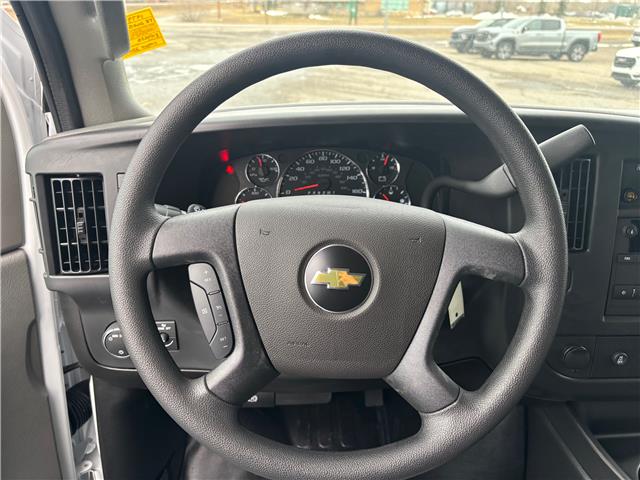 2025 Chevrolet Express 3500 Work Van (Stk: 25EX37235) in Pincher Creek - Image 11 of 12