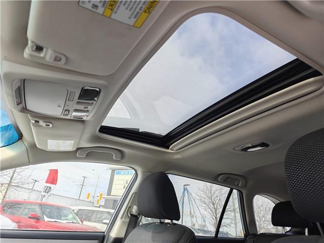 2019 Subaru Outback 2.5i Touring in Ottawa - Image 11 of 35