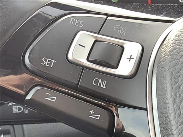 2017 Volkswagen e-Golf Comfortline in Ottawa - Image 19 of 32