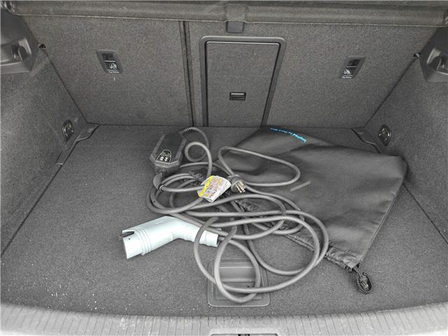 2017 Volkswagen e-Golf Comfortline in Ottawa - Image 28 of 32