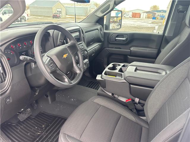 2026 Chevrolet Silverado 2500HD Custom (Stk: 26SL21772) in Pincher Creek - Image 9 of 15 2026 Chevrolet Silverado 2500HD Custom (Stk: 26SL21772) in Pincher Creek - Image 9 of 15
