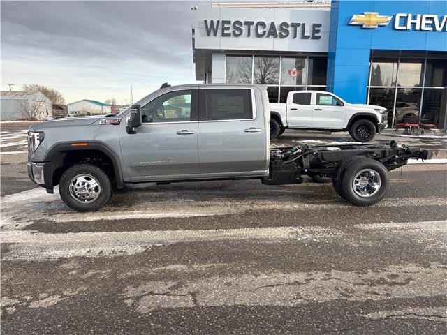 2026 GMC Sierra 3500HD Chassis SLE (Stk: 26SR32508) in Pincher Creek - Image 2 of 15