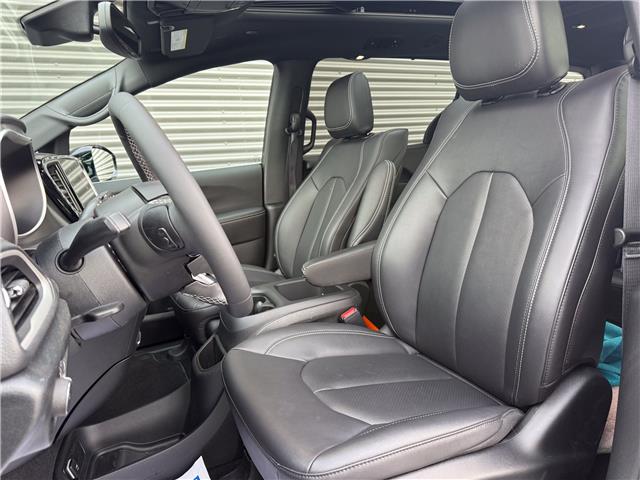 2026 Chrysler Pacifica Select (Stk: 26056D) in London - Image 8 of 29