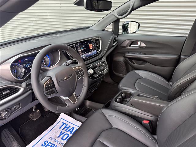 2026 Chrysler Pacifica Select (Stk: 26056D) in London - Image 11 of 29