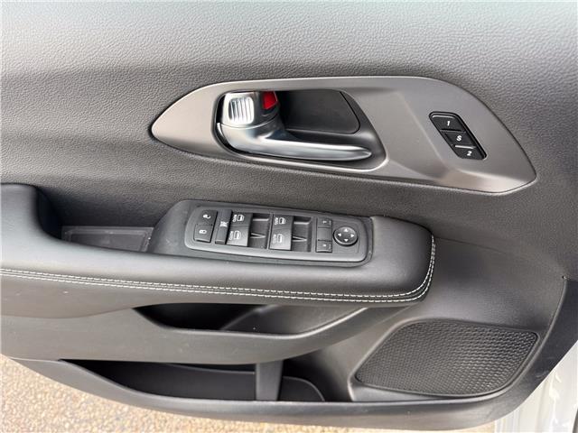 2026 Chrysler Pacifica Select (Stk: 26056D) in London - Image 21 of 29