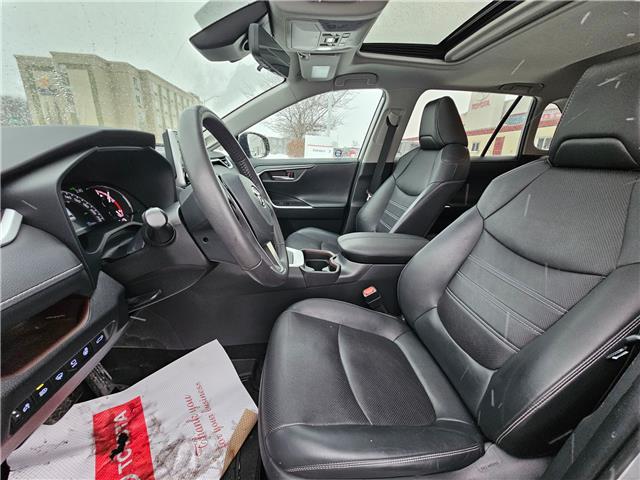 2021 Toyota RAV4 Limited (Stk: 25709A) in Bowmanville - Image 15 of 32