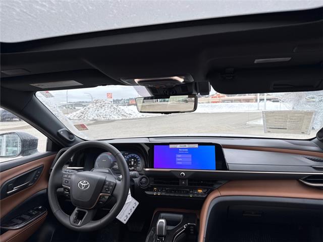 2025 Toyota Crown Signia Limited (Stk: 3035297) in Cranbrook - Image 10 of 22