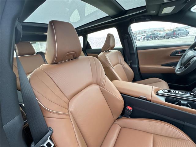 2025 Toyota Crown Signia Limited (Stk: 3035297) in Cranbrook - Image 11 of 22