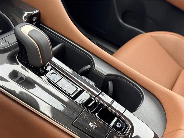 2025 Toyota Crown Signia Limited (Stk: 3035297) in Cranbrook - Image 16 of 22