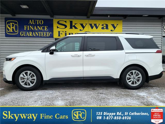 2023 Kia Carnival LX+ 8 PASS |LANE ASSIST |HEATED SEATS |POWER DOORS (Stk: Z3564) in St. Catharines - Image 1 of 32