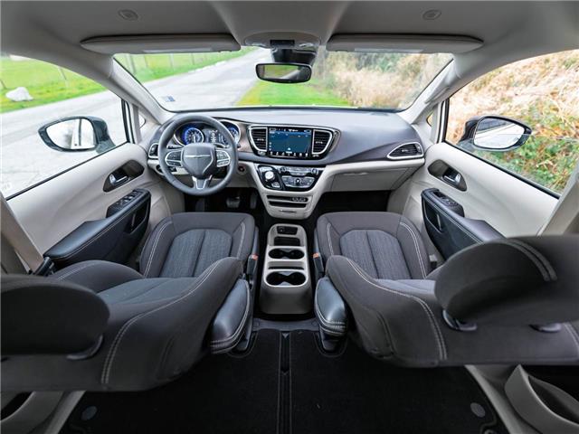 2024 Chrysler Grand Caravan SXT (Stk: 30620) in Surrey - Image 8 of 18