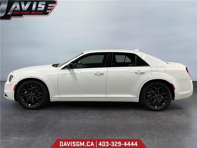 2023 Chrysler 300 Touring (Stk: 301751) in Lethbridge - Image 2 of 15