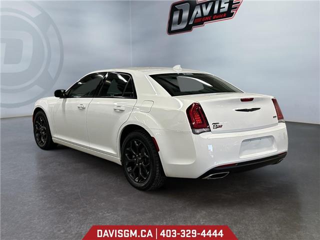 2023 Chrysler 300 Touring (Stk: 301751) in Lethbridge - Image 3 of 15