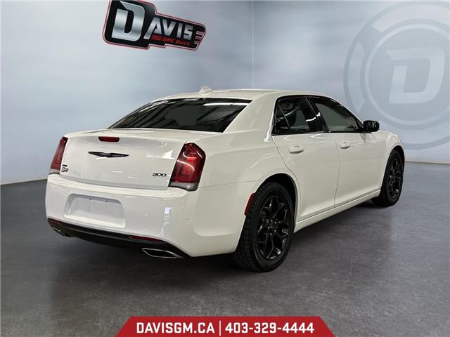 2023 Chrysler 300 Touring (Stk: 301751) in Lethbridge - Image 5 of 15