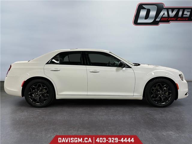 2023 Chrysler 300 Touring (Stk: 301751) in Lethbridge - Image 6 of 15