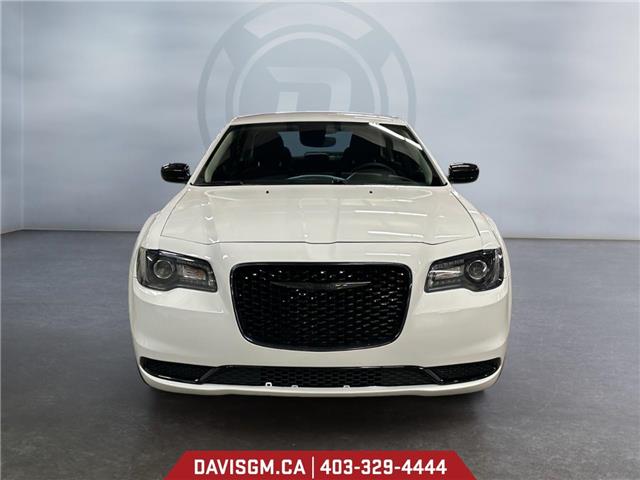 2023 Chrysler 300 Touring (Stk: 301751) in Lethbridge - Image 8 of 15