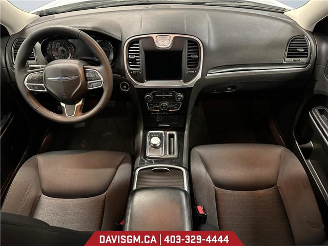 2023 Chrysler 300 Touring (Stk: 301751) in Lethbridge - Image 10 of 15