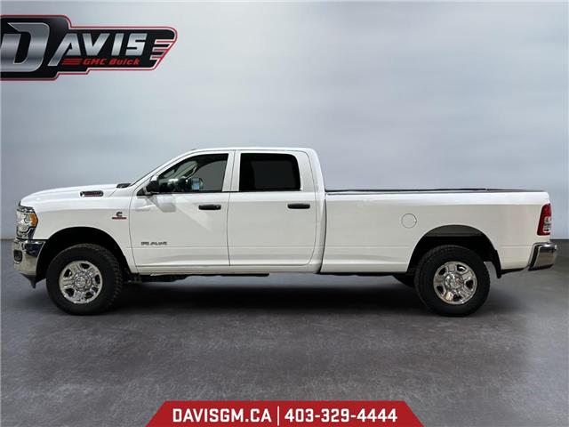 2020 RAM 3500 Tradesman (Stk: 302334) in Lethbridge - Image 2 of 15