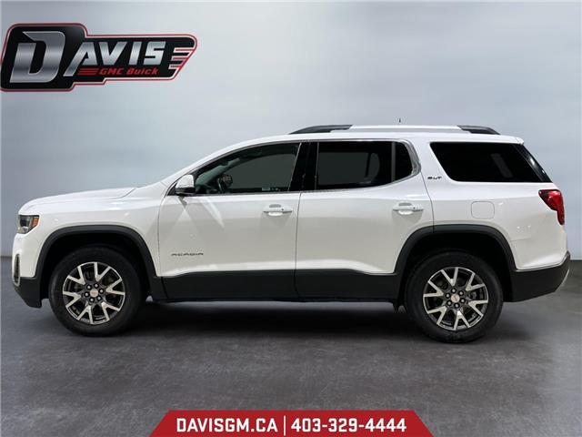 2023 GMC Acadia SLT (Stk: 302422) in Lethbridge - Image 2 of 15