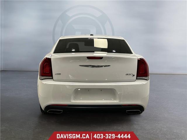 2016 Chrysler 300 S (Stk: 302340) in Lethbridge - Image 4 of 15