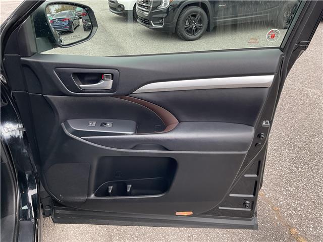2017 Toyota Highlander  (Stk: 251324) in North Bay - Image 19 of 23