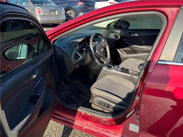 2017 Chevrolet Cruze Hatch LT Auto (Stk: 165000) in London - Image 7 of 8