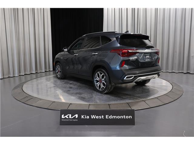 2023 Kia Seltos SX Turbo w/Burgundy Interior (Stk: 25616A) in Edmonton - Image 4 of 28