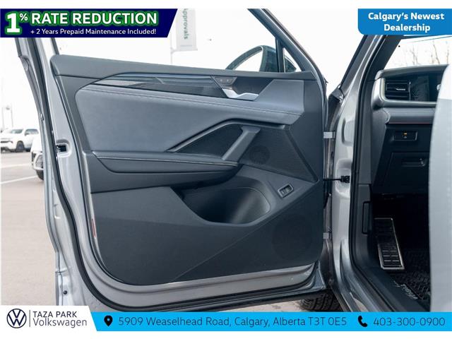 2026 Volkswagen Tiguan Comfortline R-Line Black Edition (Stk: TT-059) in Calgary - Image 13 of 25