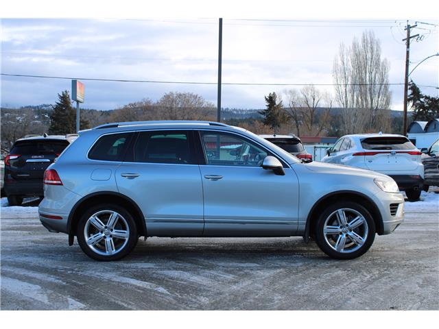 2017 Volkswagen Touareg 3.6L Execline (Stk: 01352U) in Cranbrook - Image 2 of 28