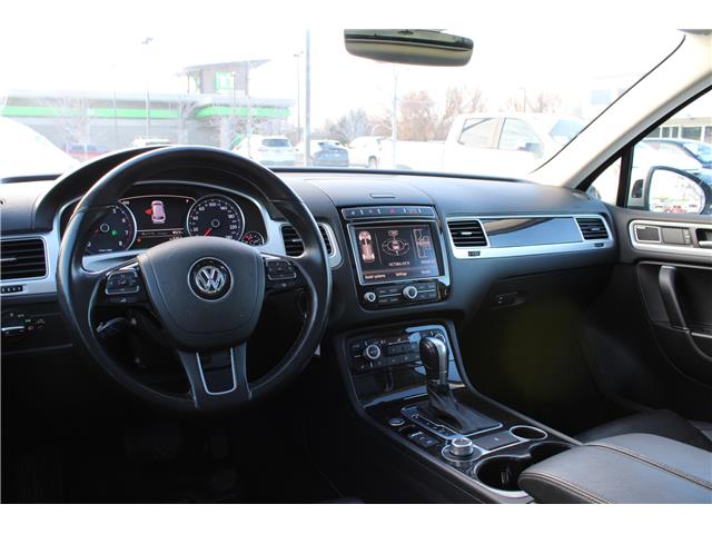 2017 Volkswagen Touareg 3.6L Execline (Stk: 01352U) in Cranbrook - Image 11 of 28