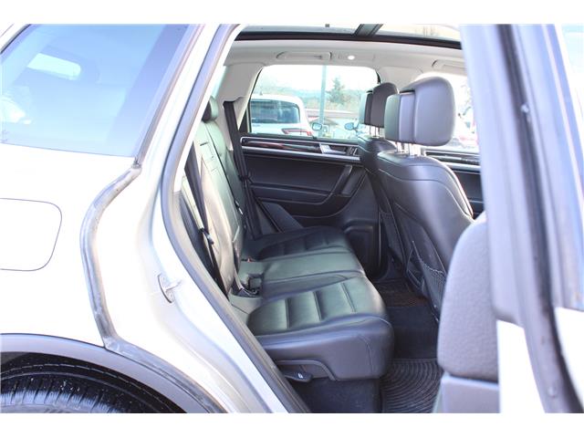 2017 Volkswagen Touareg 3.6L Execline (Stk: 01352U) in Cranbrook - Image 14 of 28