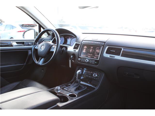 2017 Volkswagen Touareg 3.6L Execline (Stk: 01352U) in Cranbrook - Image 15 of 28