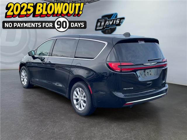 2025 Chrysler Pacifica Select (Stk: 30452) in Fort Macleod - Image 3 of 26