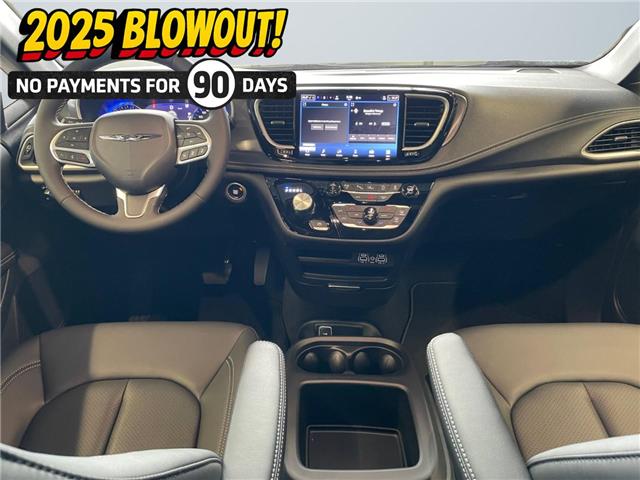 2025 Chrysler Pacifica Select (Stk: 30452) in Fort Macleod - Image 11 of 26