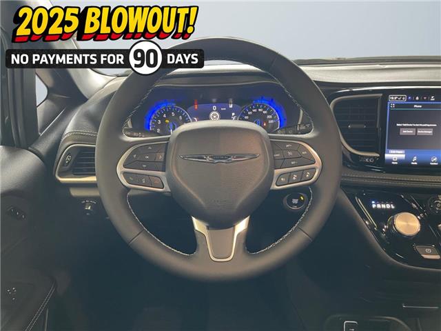 2025 Chrysler Pacifica Select (Stk: 30452) in Fort Macleod - Image 13 of 26