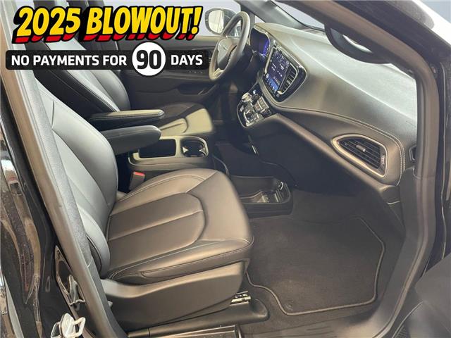 2025 Chrysler Pacifica Select (Stk: 30452) in Fort Macleod - Image 14 of 26