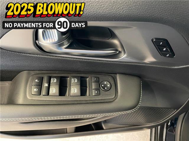 2025 Chrysler Pacifica Select (Stk: 30452) in Fort Macleod - Image 15 of 26