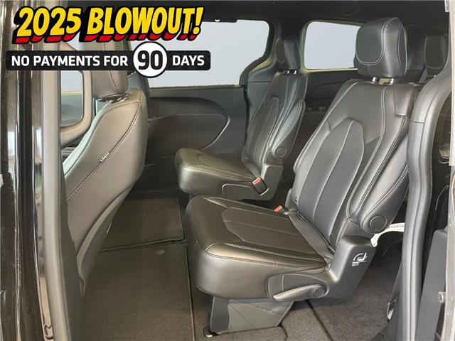 2025 Chrysler Pacifica Select (Stk: 30452) in Fort Macleod - Image 16 of 26